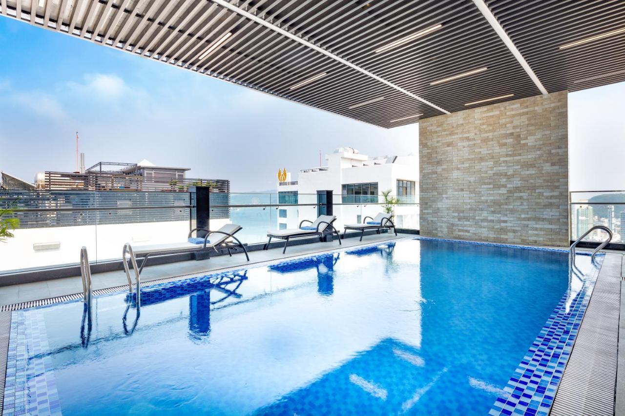Emerald Bay Hotel & Spa Nha Trang Exterior photo Rooftop pool