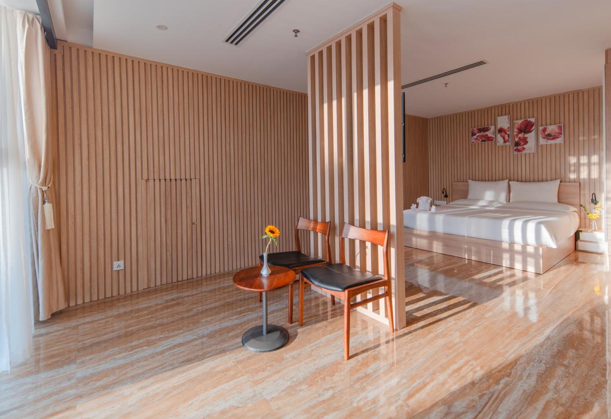 Emerald Bay Hotel & Spa Nha Trang Exterior photo A room at the hotel