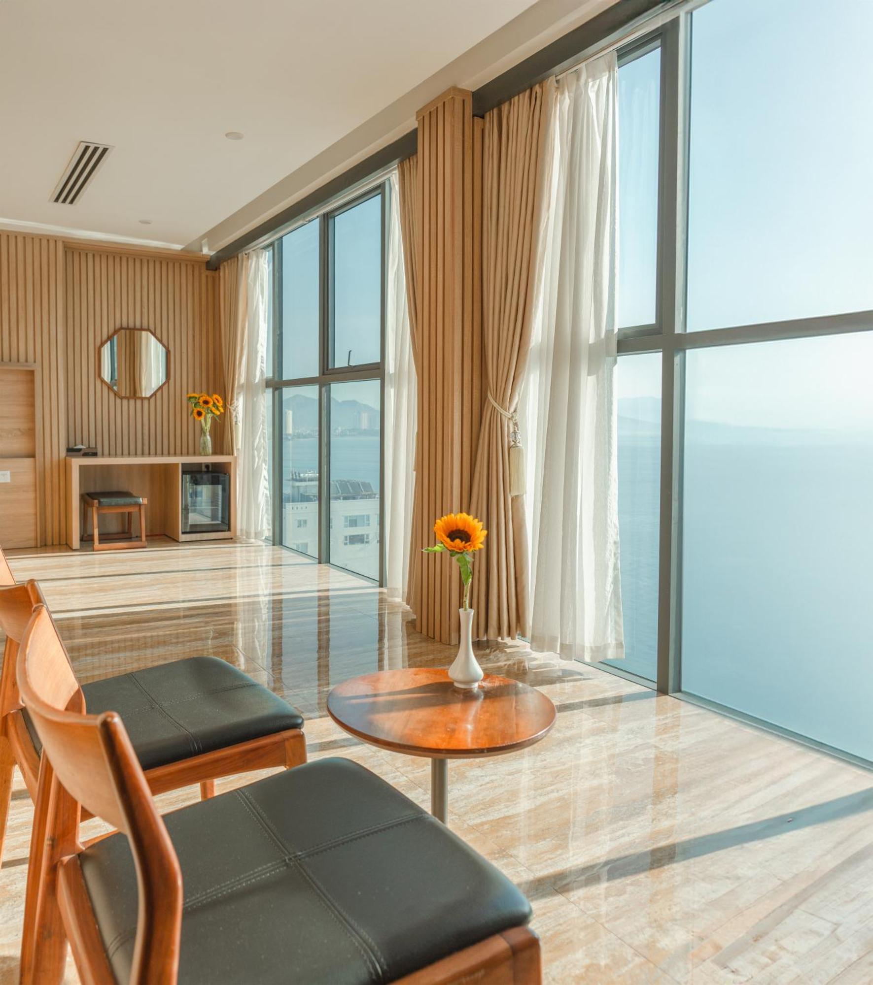 Emerald Bay Hotel & Spa Nha Trang Exterior photo A room at the hotel